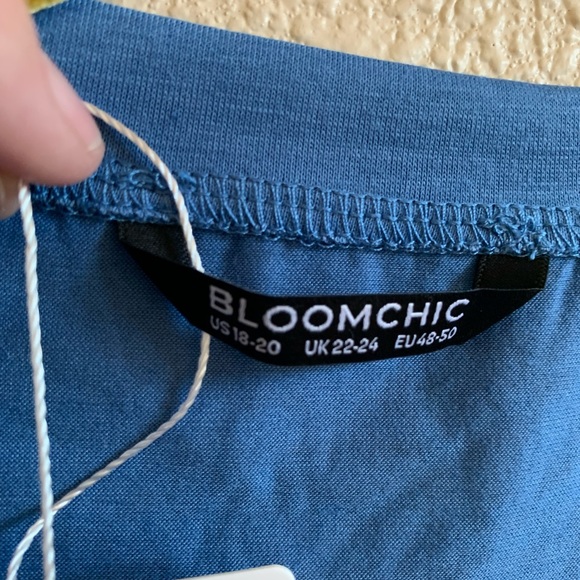 Bloomchic Short Sleeve Tri-Colored Top NWT🌴 - Picture 4 of 6